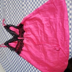 Victoria's Secret intimates Sz. M in Pink and Black Lace